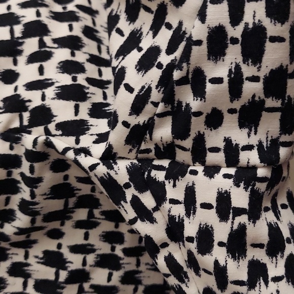 WHBM Black and White 5in Shorts - Picture 5 of 13